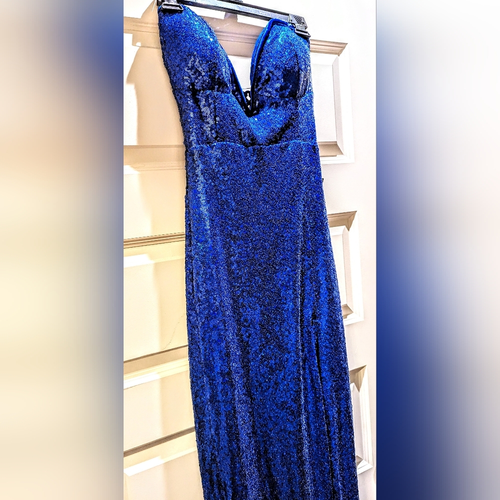 BRAND NEW! Royal blue sequin gown, Size Medium